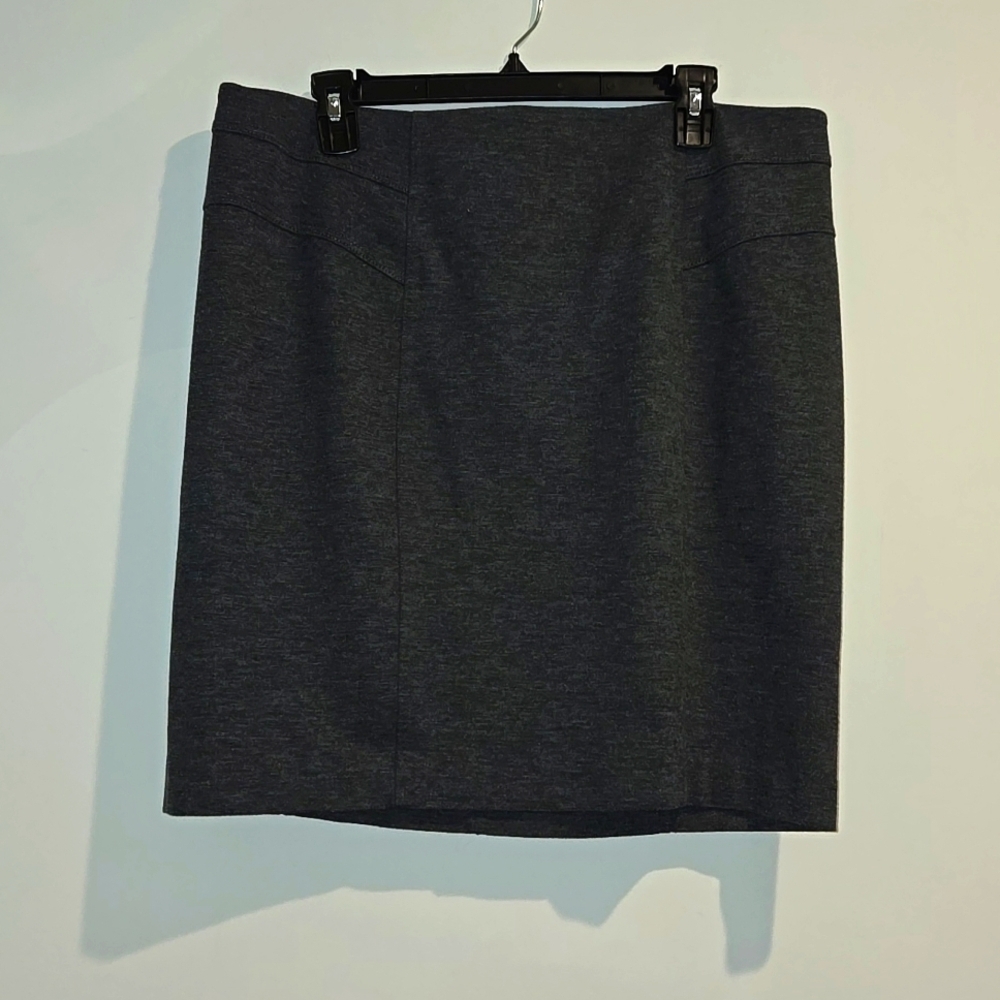 New York & Company gray skirt. Size 16.